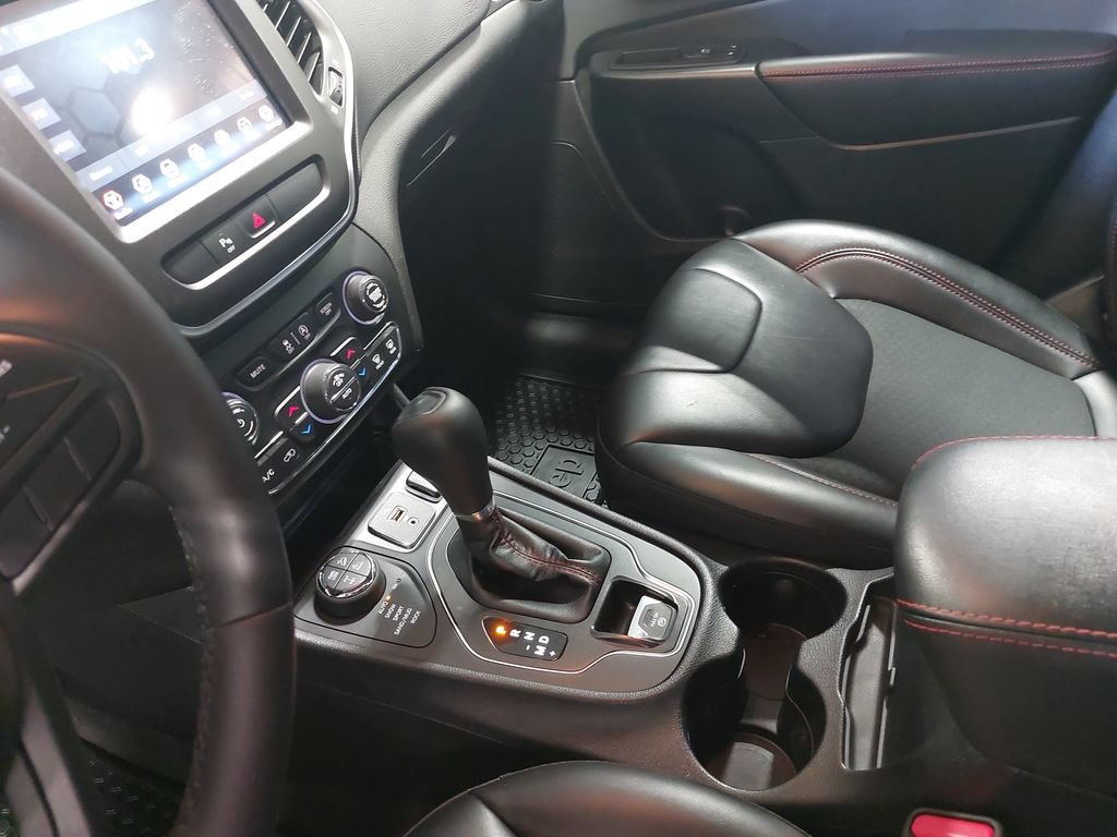 Used 2019 Jeep Cherokee Trailhawk w/ Comfort/Convenience Group AWD/4WD image 24