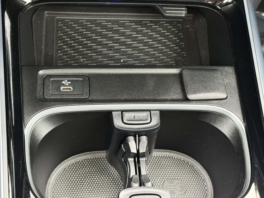 Used 2025 Mercedes-Benz GLA 250 4MATIC image 14