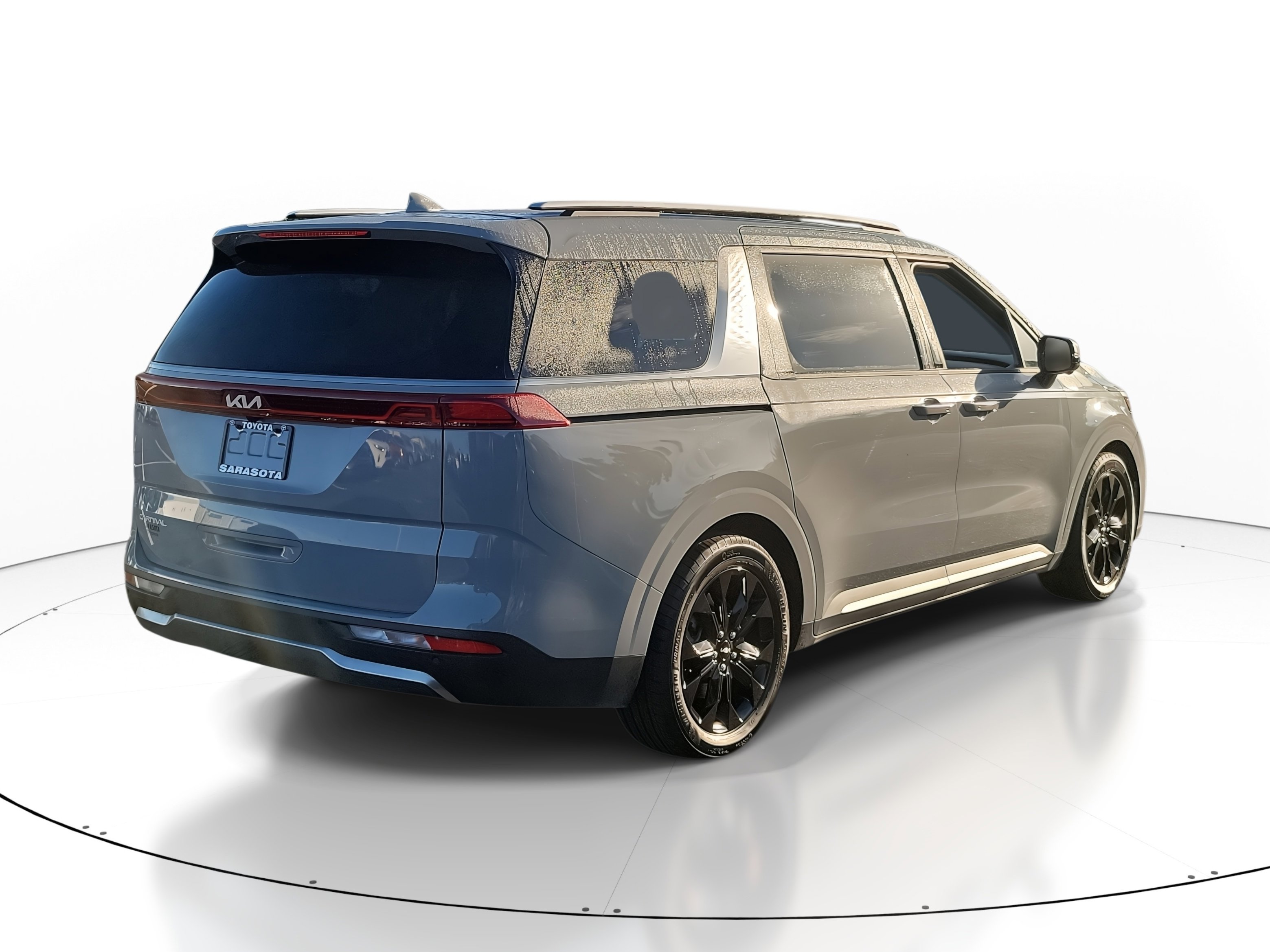 Used 2023 Kia Carnival SX Prestige image 2