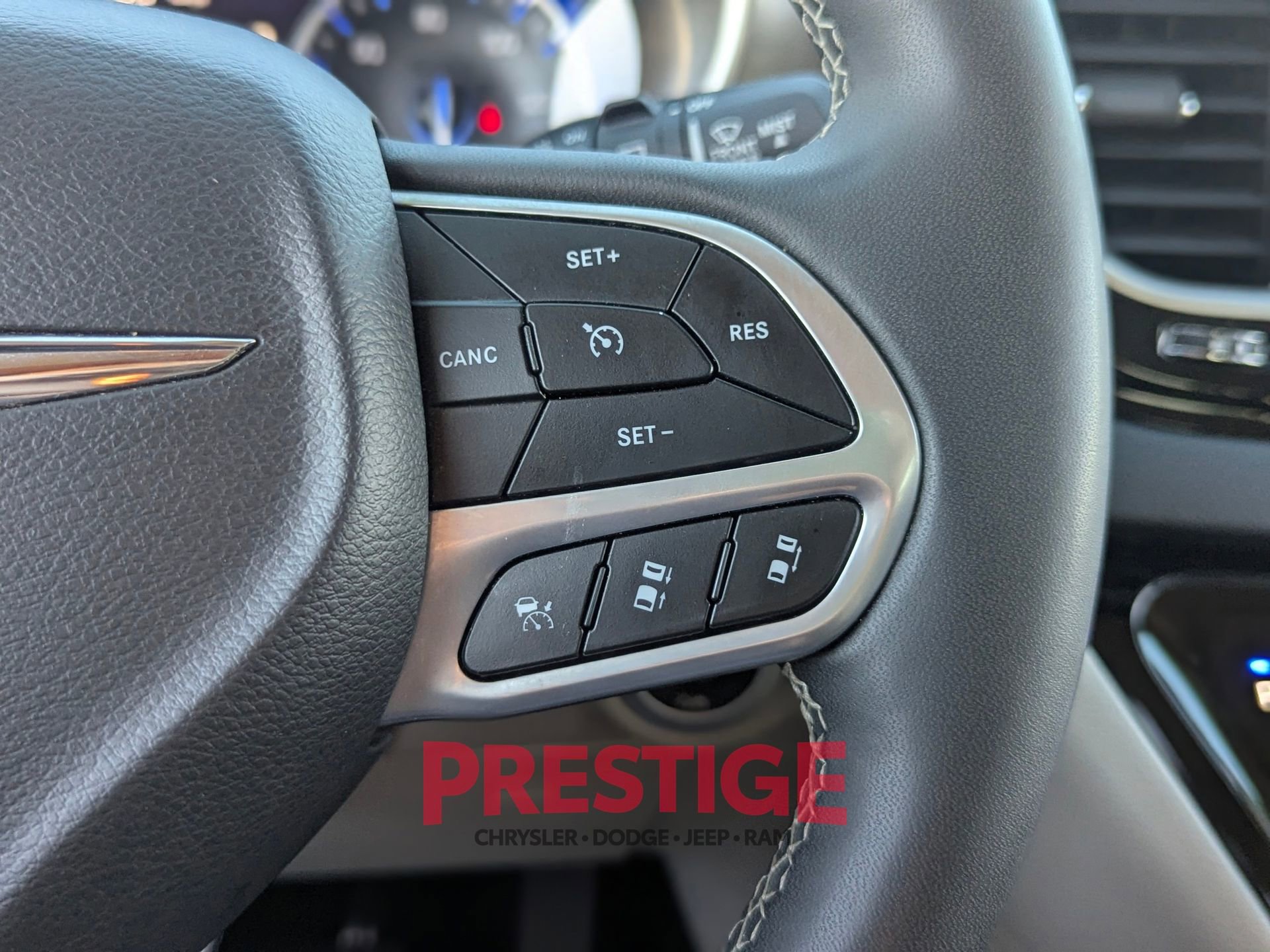 Used 2024 Chrysler Pacifica Touring-L image 18