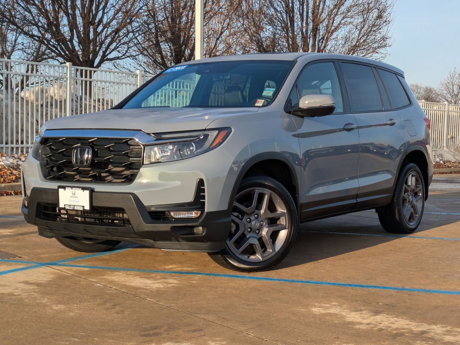 Used 2023 Honda Passport EX-L image 2