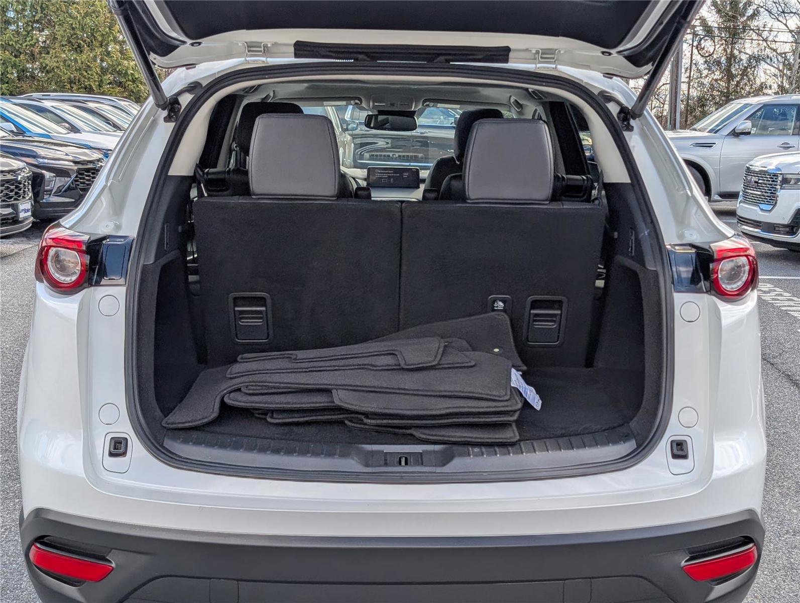 Used 2023 MAZDA CX-9 Touring image 13