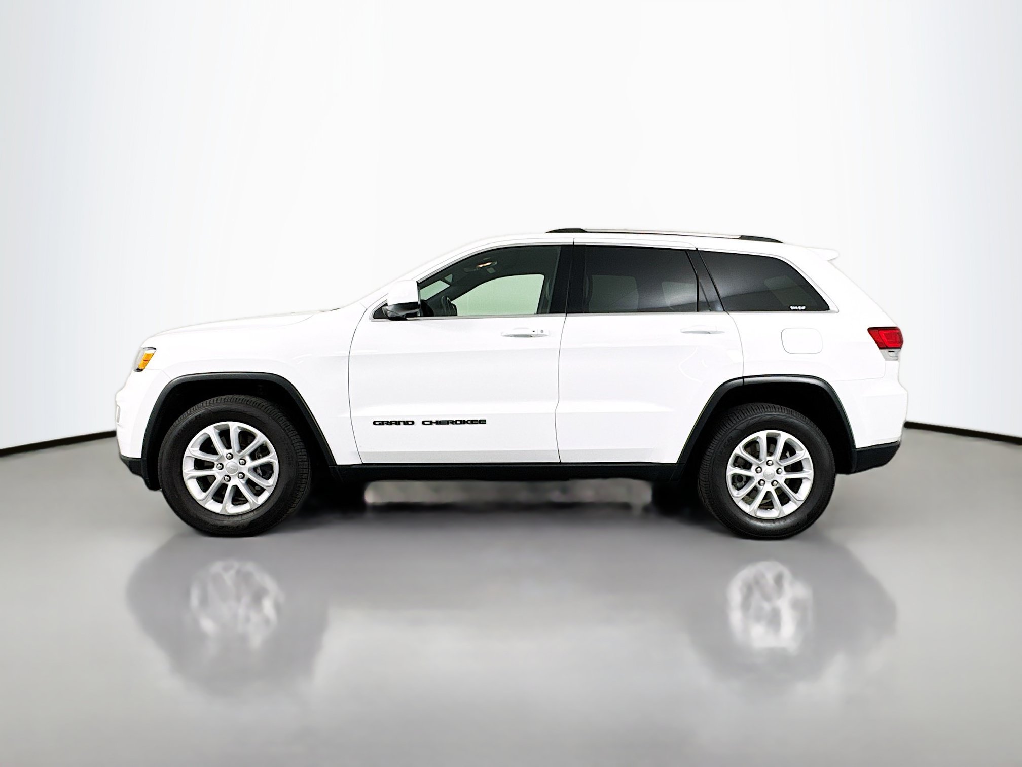 Used 2021 Jeep Grand Cherokee Laredo X AWD/4WD image 4