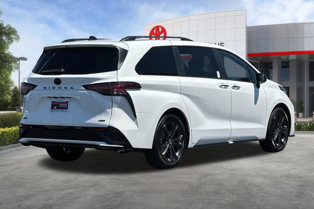 Certified 2026 Toyota Sienna XSE FWD image 5