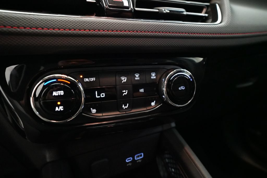 Used 2024 Chevrolet TrailBlazer RS w/ Convenience Package FWD image 21