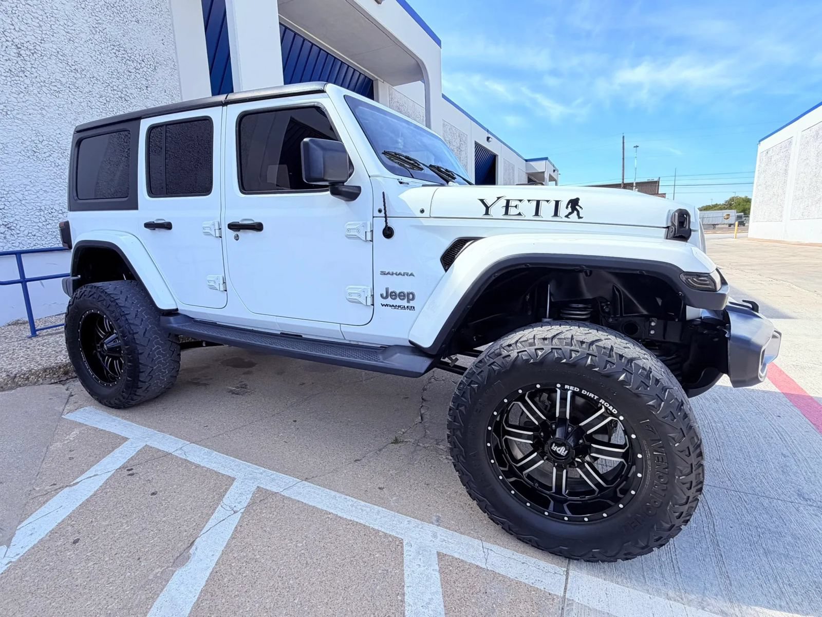 Used 2018 Jeep Wrangler Unlimited Sahara AWD/4WD image 6