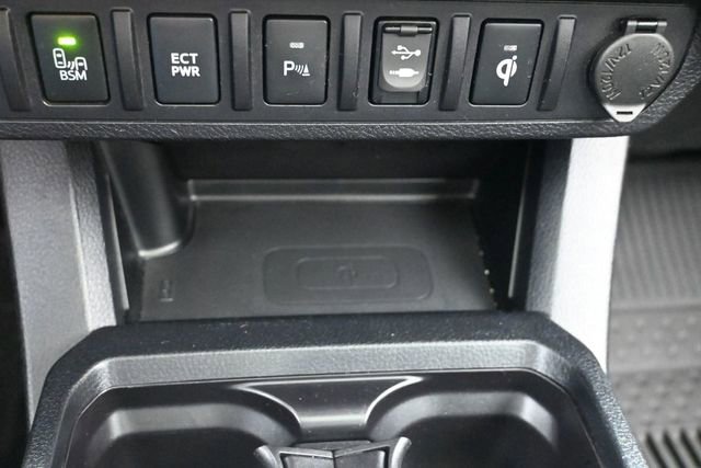 Used 2017 Toyota Tacoma TRD Sport AWD/4WD image 30