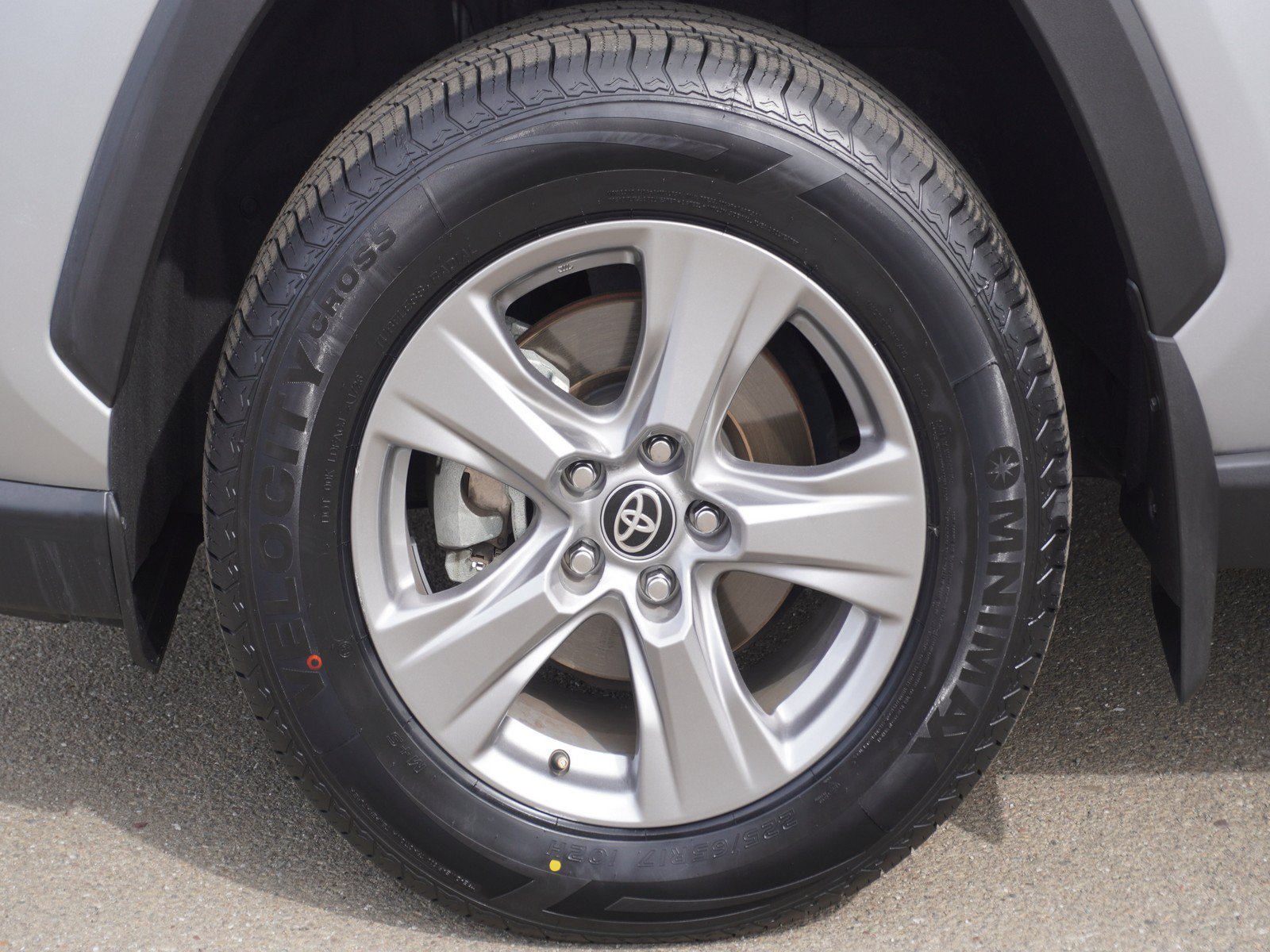 Used 2024 Toyota RAV4 XLE w/ Convenience Package FWD image 7