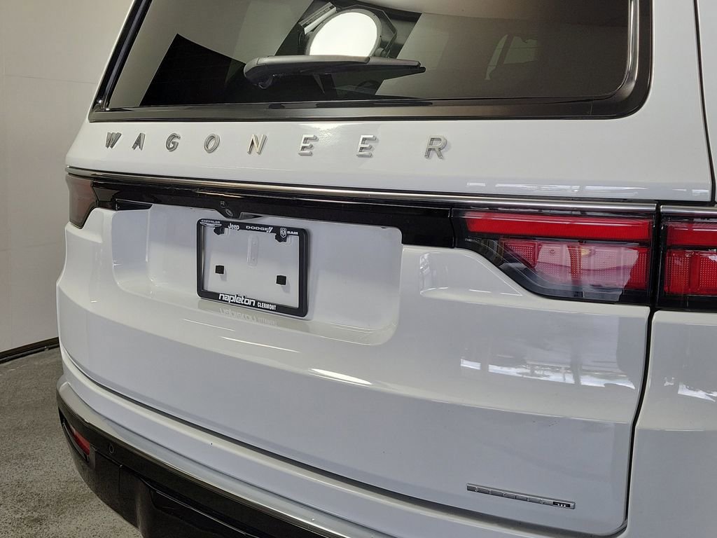 Used 2024 Jeep Wagoneer L Series III w/ Premium Group I image 7