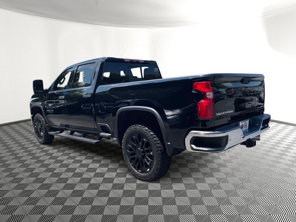 Used 2024 Chevrolet Silverado 2500 LTZ w/ LTZ Convenience Package AWD/4WD image 4