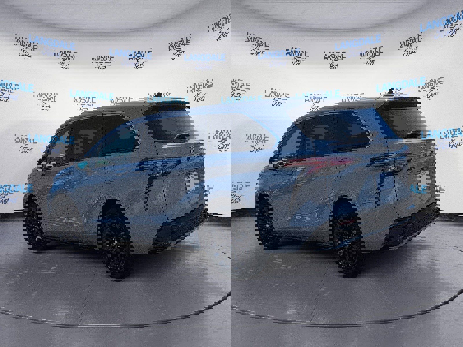 Used 2024 Toyota Sienna XSE image 9