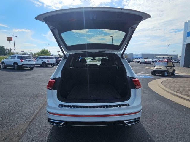 Used 2022 Volkswagen Tiguan SEL R-Line image 8