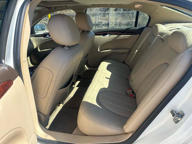 Used 2009 Buick Lucerne CXL FWD image 25