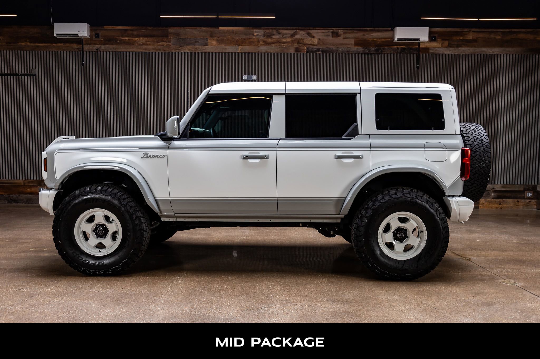 Used 2026 Ford Bronco Heritage Edition AWD/4WD image 6