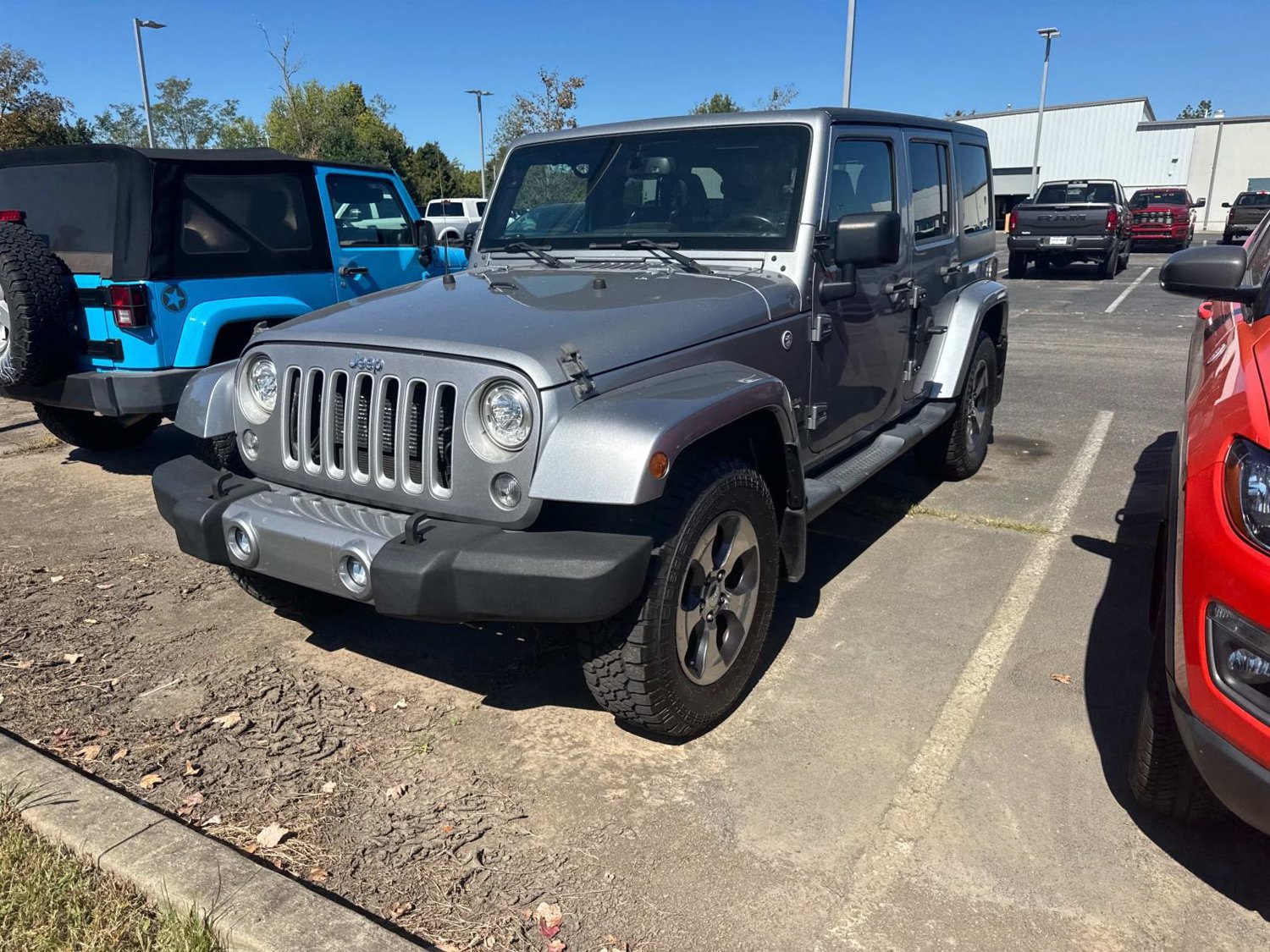 Used 2017 Jeep Wrangler Unlimited Sahara w/ Connectivity Group AWD/4WD image 9