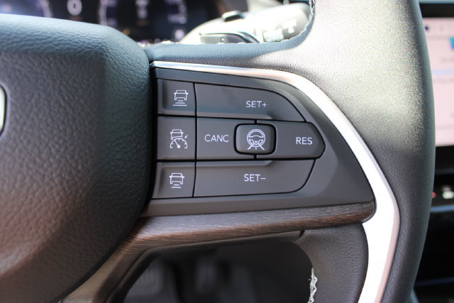 New 2027 Jeep Grand Cherokee Limited w/ Limited Altitude Package AWD/4WD image 17