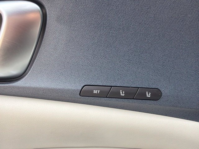 Used 2025 Kia Carnival EX FWD image 19