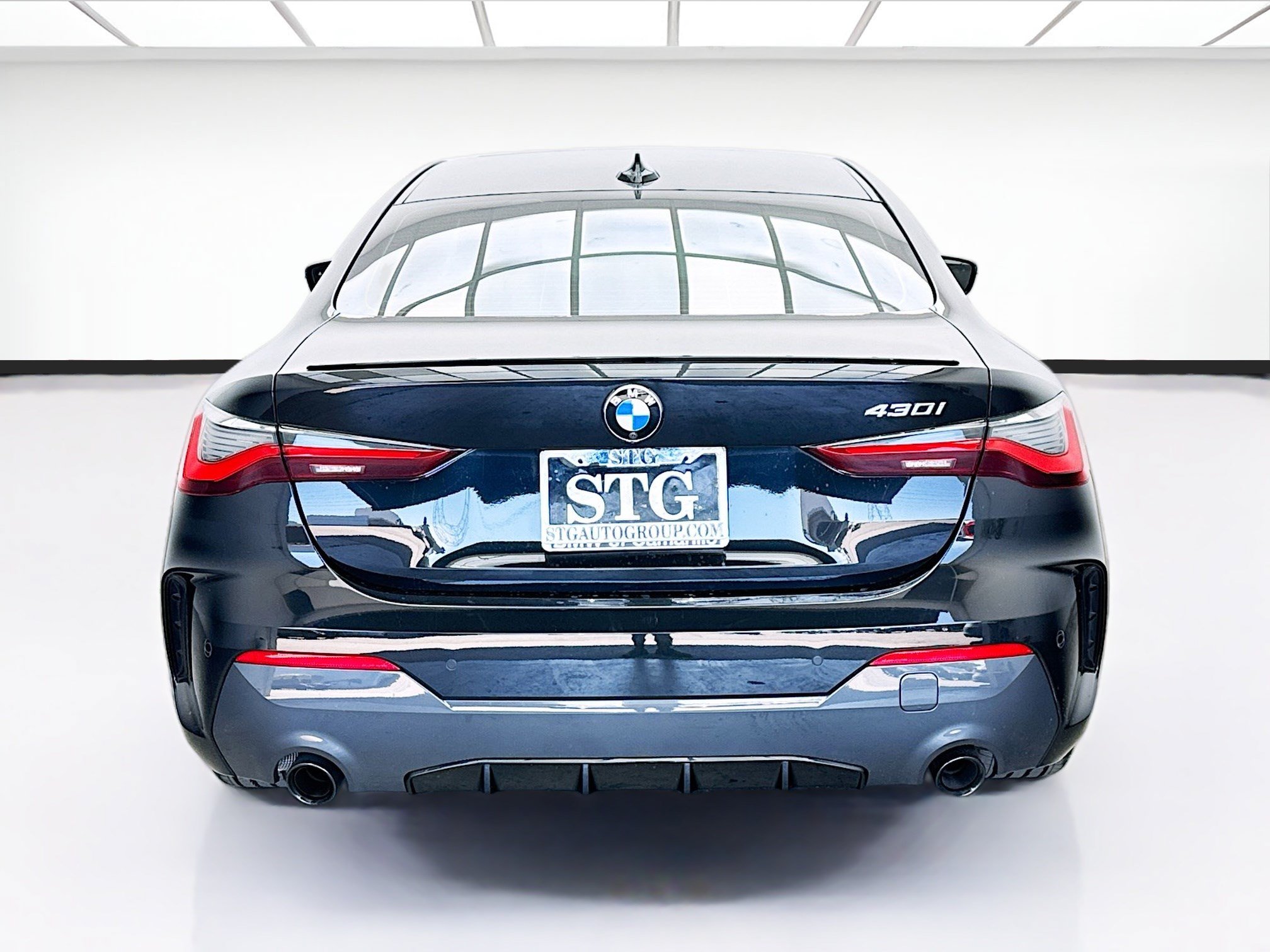 Used 2023 BMW 430i Coupe w/ M Sport Package RWD image 5