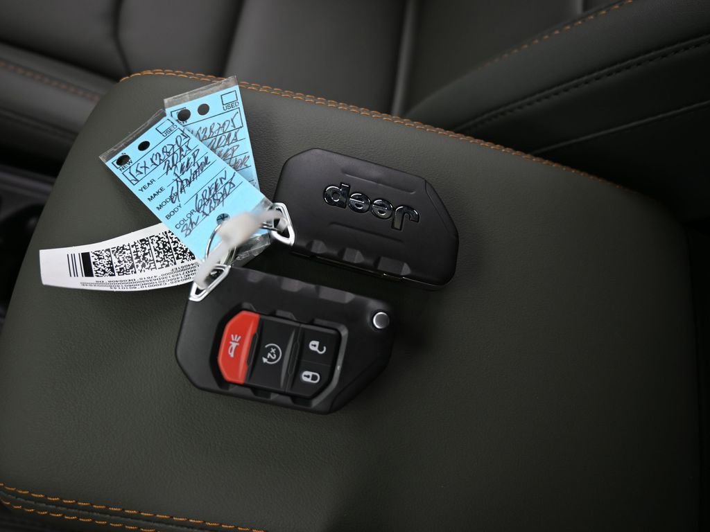 Used 2025 Jeep Gladiator Mojave image 21