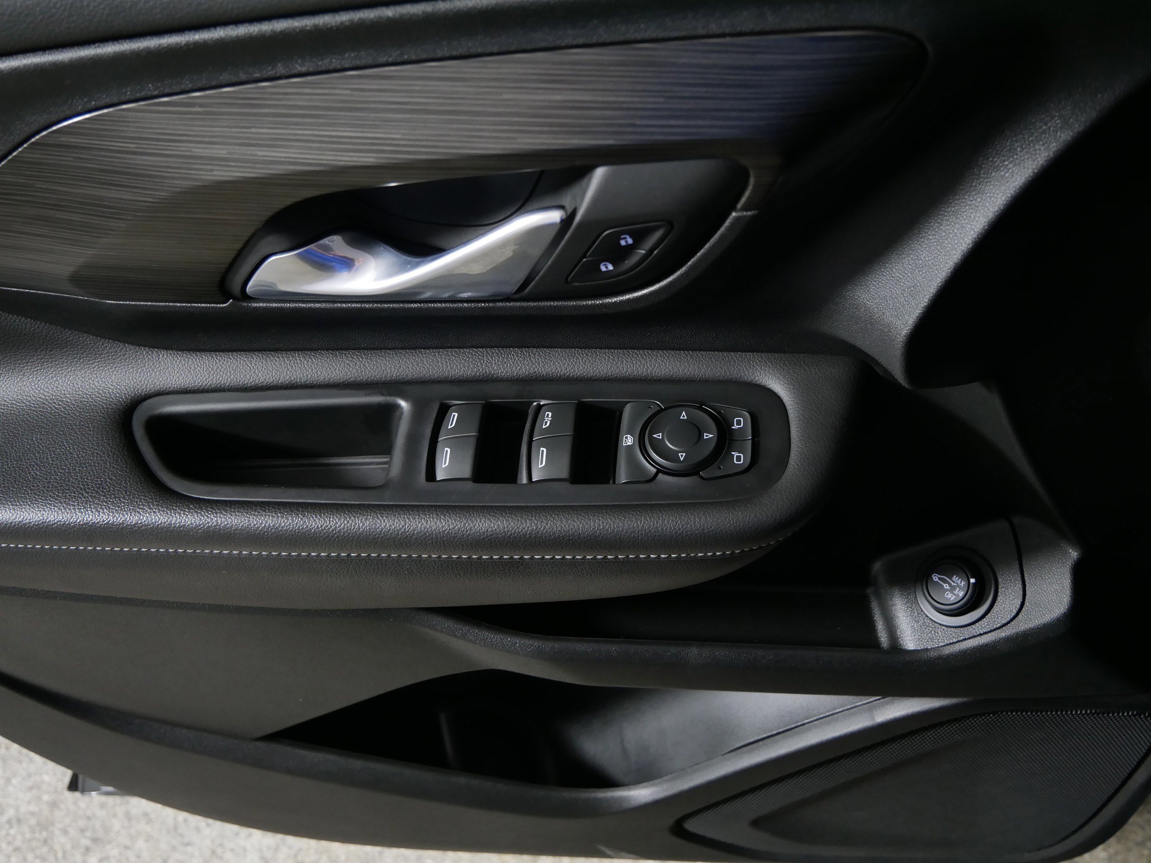 Used 2023 GMC Terrain SLE w/ Driver Convenience Package image 19