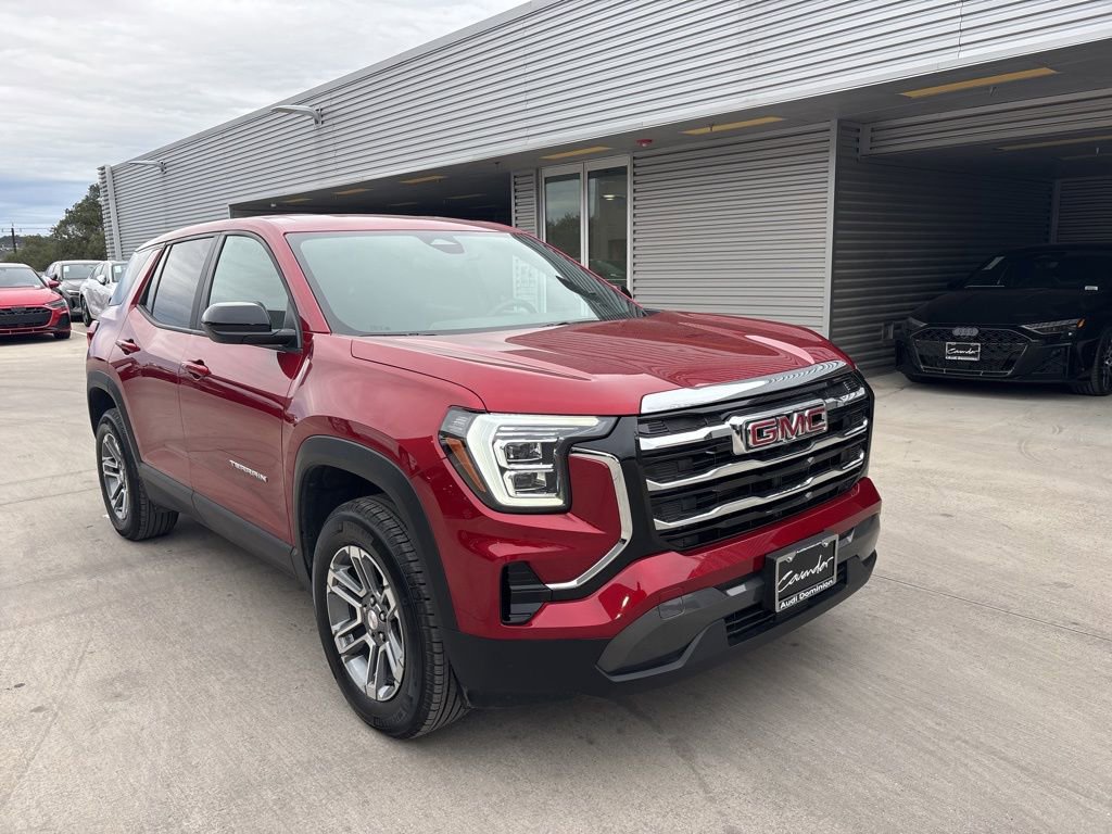 Used 2025 GMC Terrain Elevation image 3