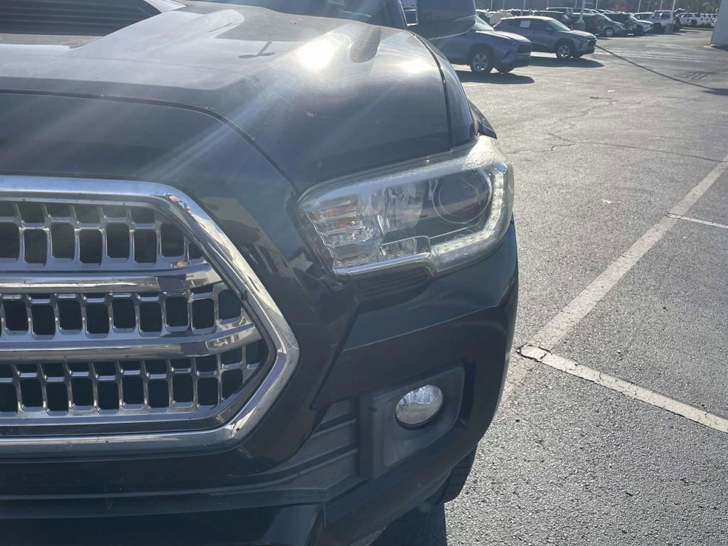 Used 2017 Toyota Tacoma TRD Sport image 13