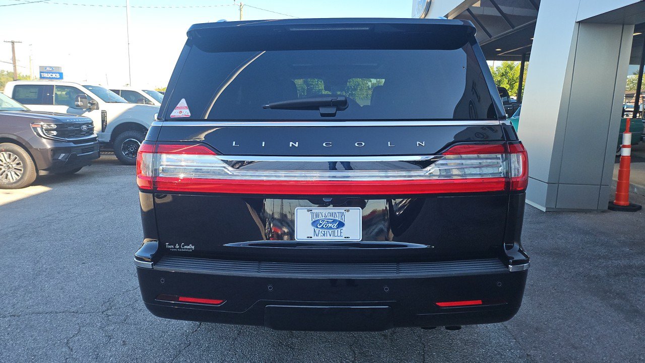 Used 2021 Lincoln Navigator Reserve w/ Luxury Package AWD/4WD image 4