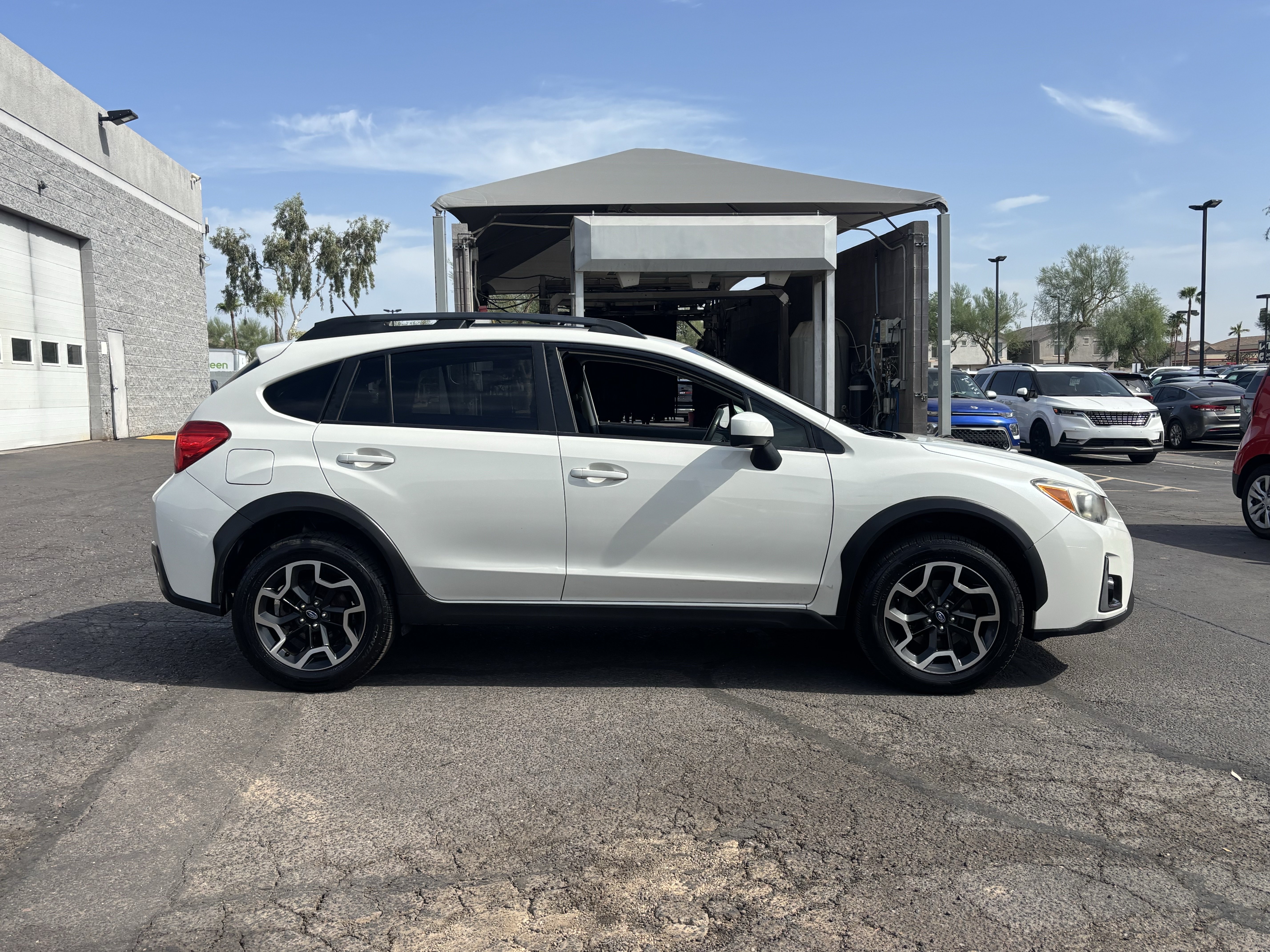 Used 2016 Subaru Crosstrek 2.0i Premium AWD/4WD image 2