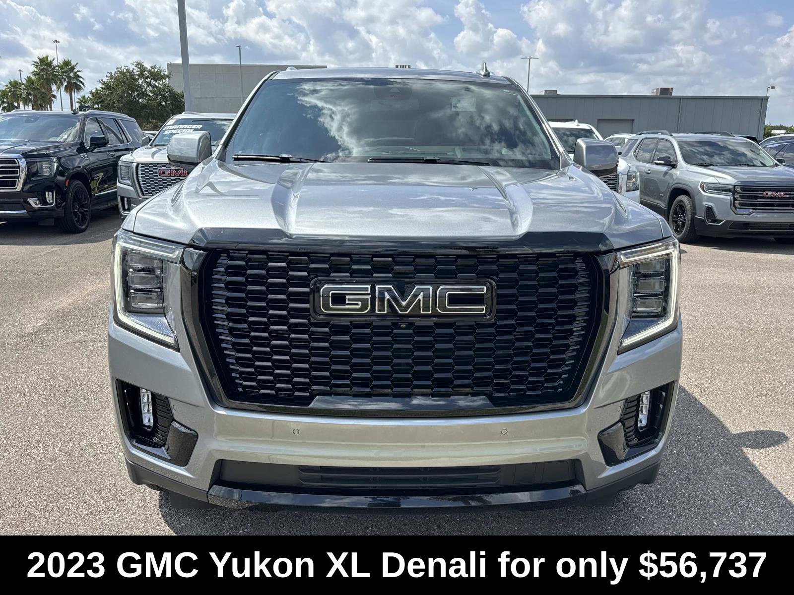 Used 2023 GMC Yukon XL Denali AWD/4WD image 2