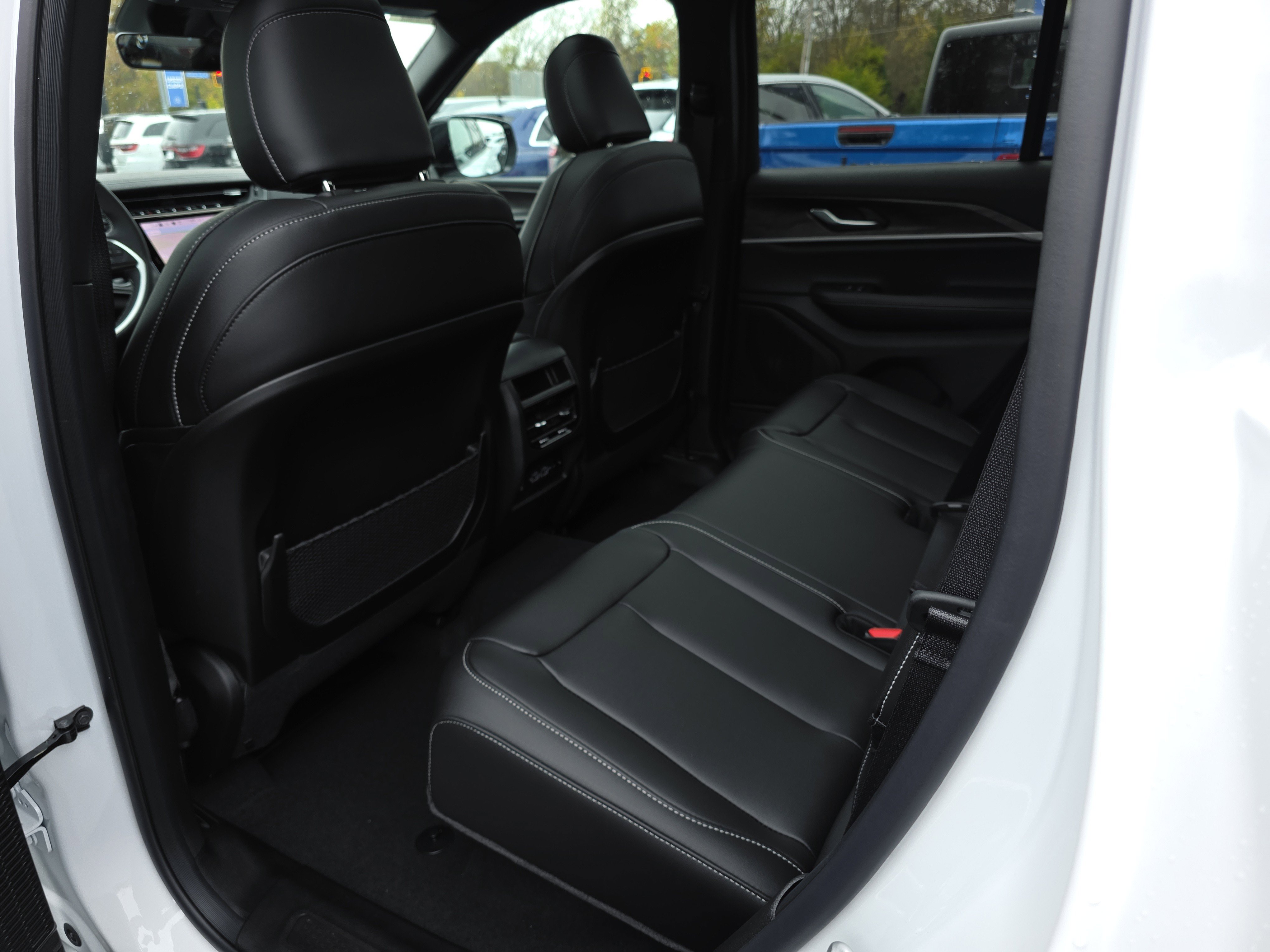 New 2025 Jeep Grand Cherokee Limited w/ Black Appearance Package image 14