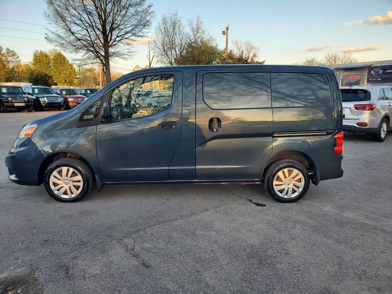 Used 2017 Nissan NV200 SV w/ Technology Package FWD image 4