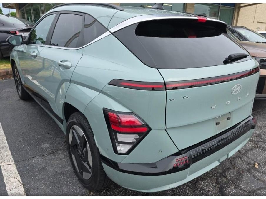 Used 2024 Hyundai Kona Limited FWD image 4