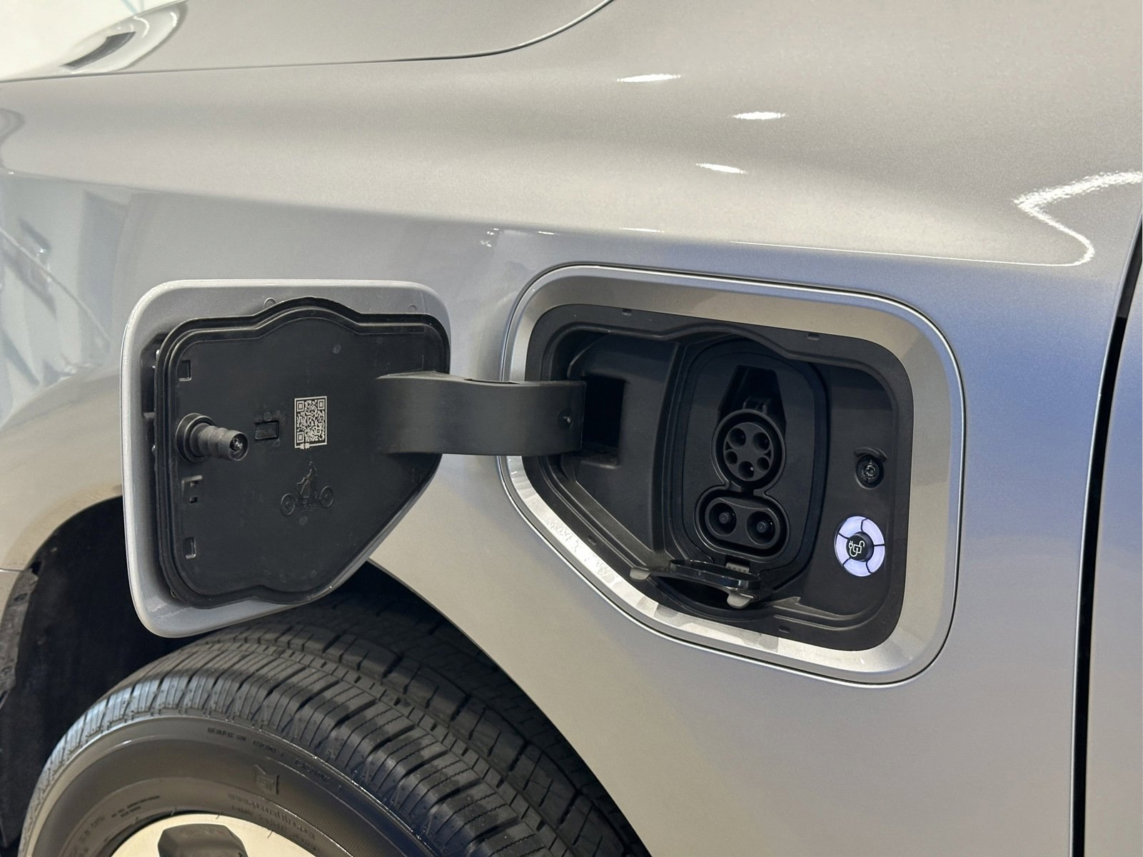 New 2023 Ford F150 Lightning Platinum AWD/4WD image 12