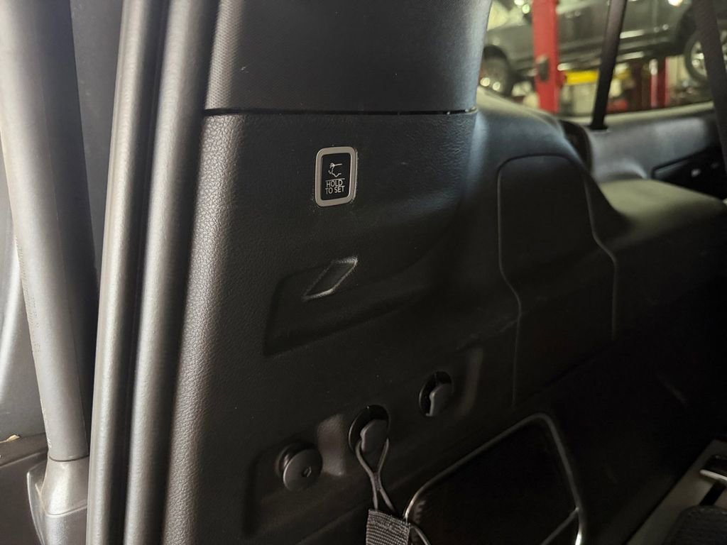 Used 2025 Jeep Wagoneer L Series III AWD/4WD image 26