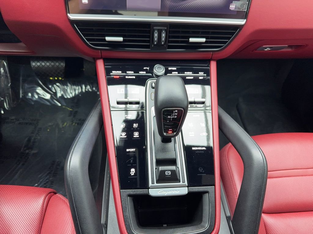 Used 2022 Porsche Cayenne image 31
