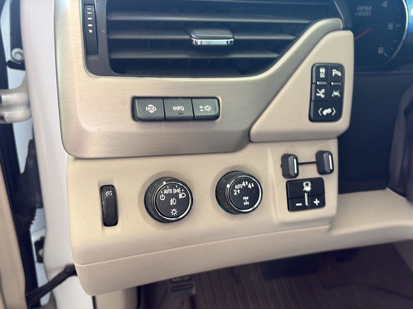 Used 2019 GMC Yukon XL Denali w/ Denali Ultimate Package image 16