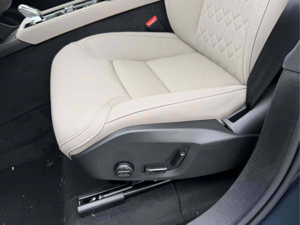New 2026 Volvo XC90 T8 Plus w/ Protection Package Premier AWD/4WD image 16