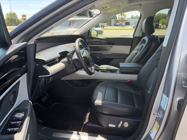 Used 2025 Lincoln Nautilus Premier w/ Equipment Group 102A image 9