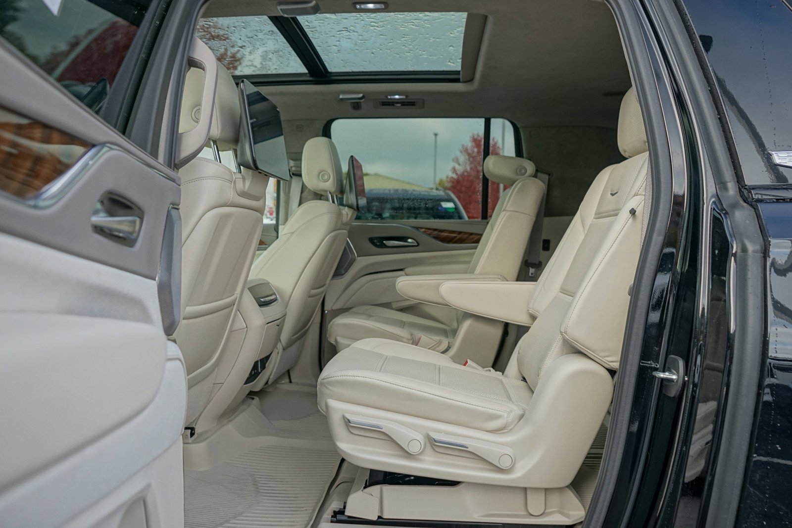 Used 2024 Cadillac Escalade ESV Sport Platinum image 24