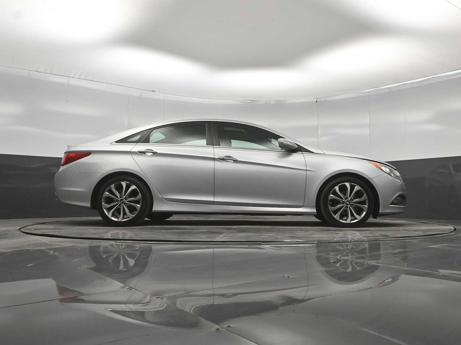 Used 2014 Hyundai Sonata SE w/ Premium Package 03 FWD image 42