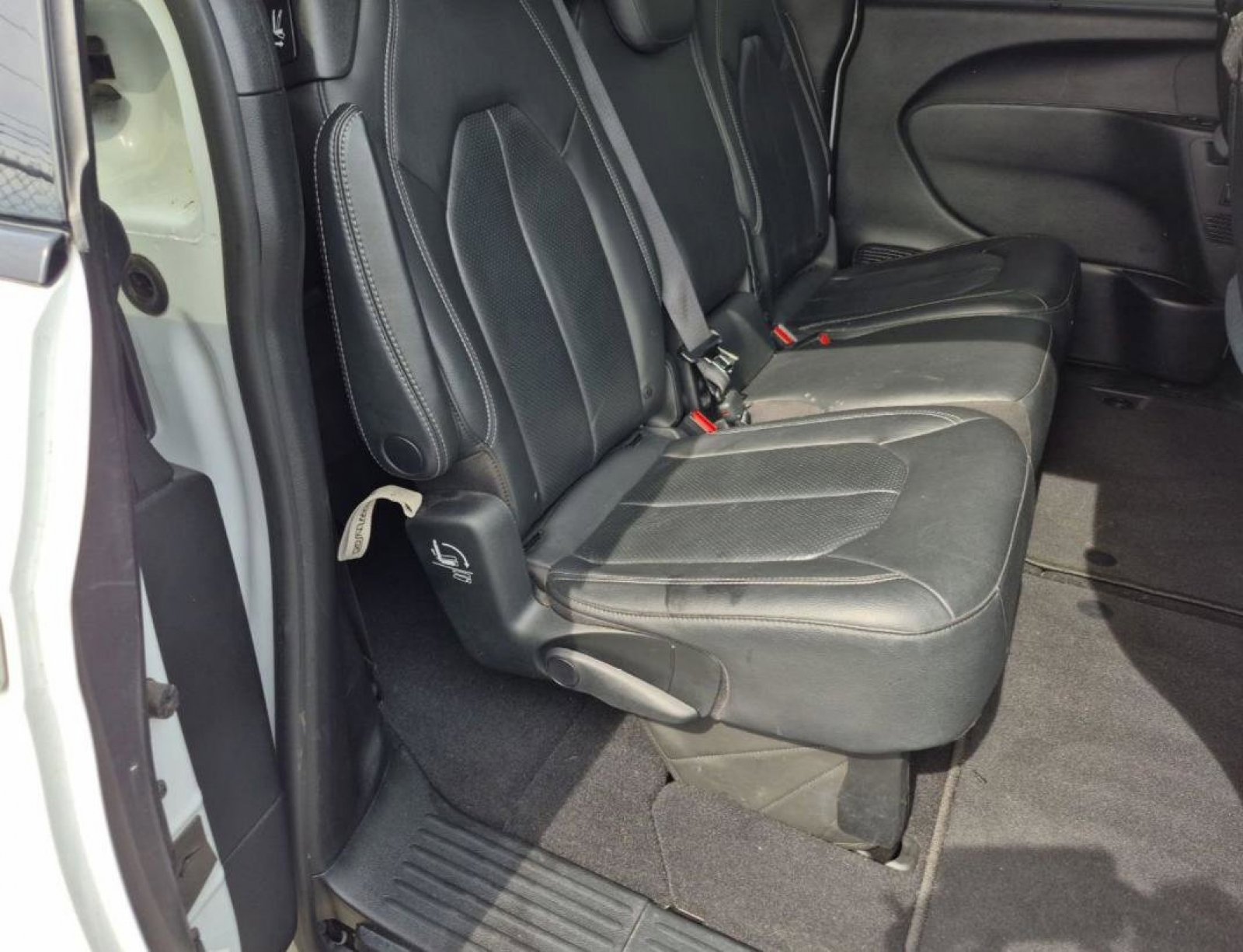 Used 2020 Chrysler Pacifica Touring-L Plus w/ Advanced Safetytec Group FWD image 11