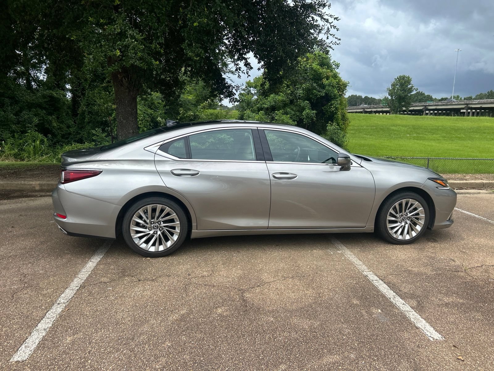 Certified 2021 Lexus ES 350 Ultra Luxury w/ Accessory Package 2 FWD image 5