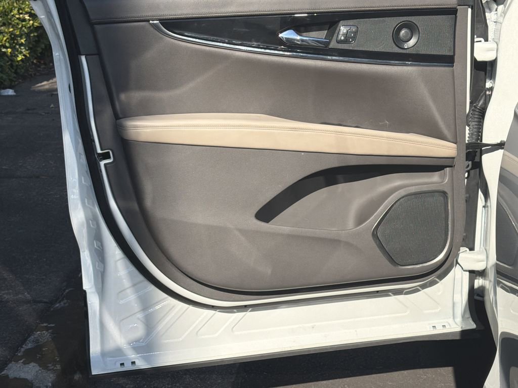 Used 2022 Lincoln Nautilus Reserve w/ Equipment Group 201A image 10