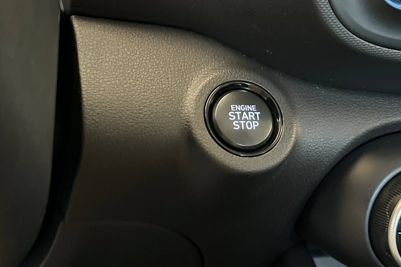 Used 2025 Hyundai Venue SEL FWD image 28