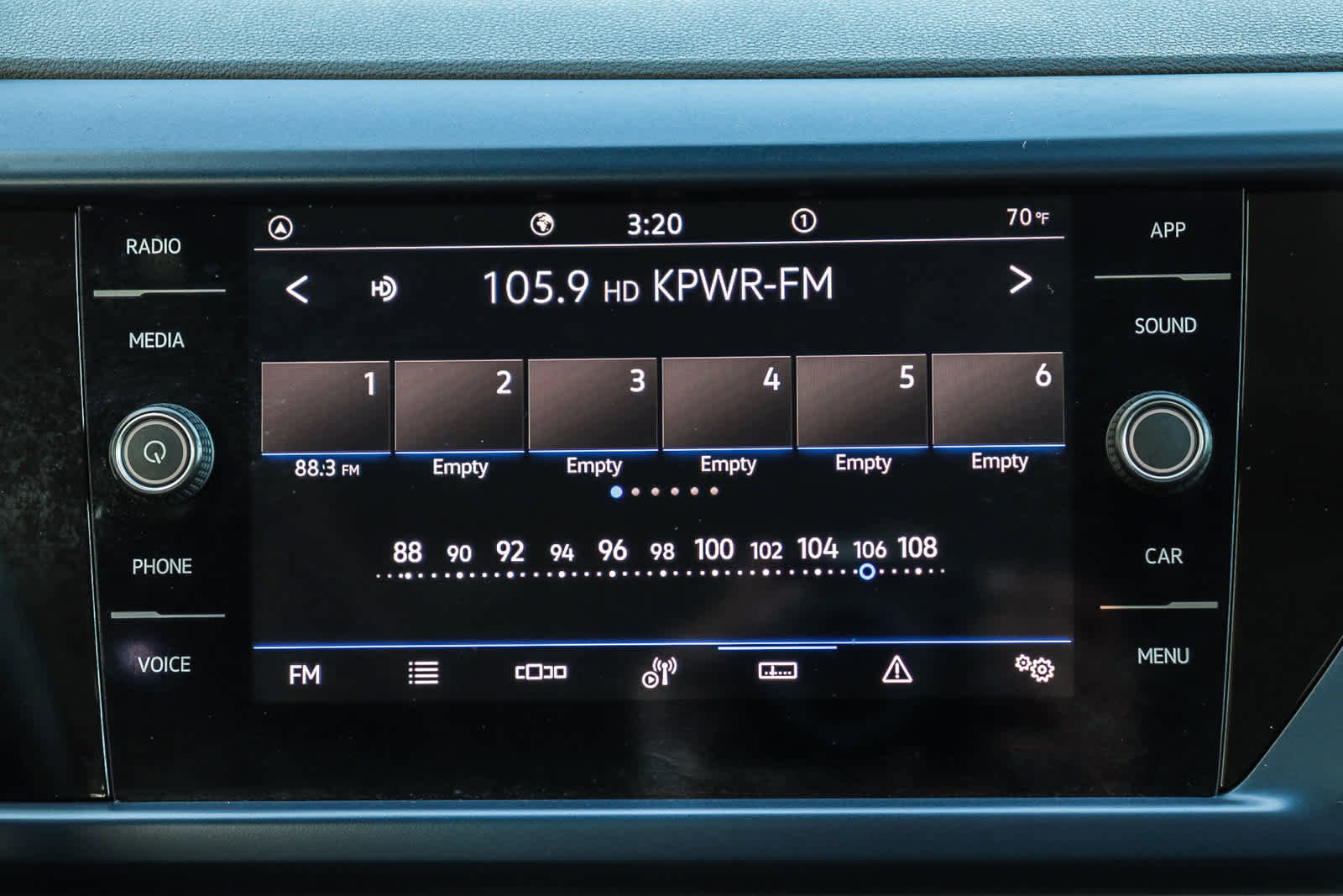 Used 2022 Volkswagen Taos SE w/ Panoramic Sunroof Package image 15