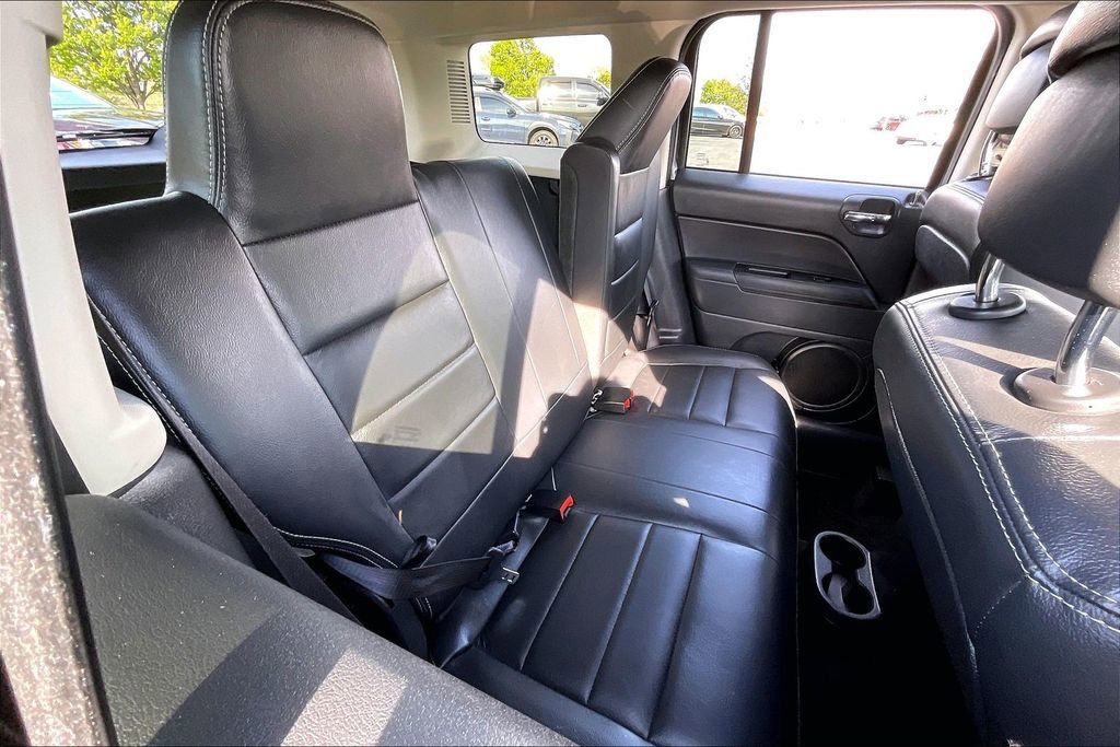 Used 2016 Jeep Patriot High Altitude AWD/4WD image 30