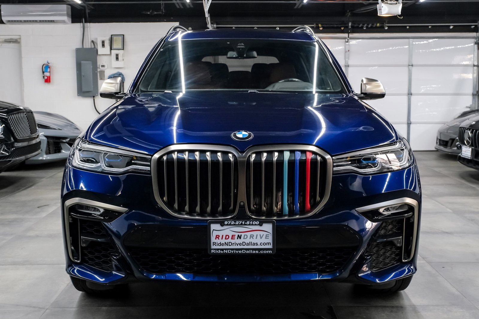 Used 2022 BMW X7 M50i w/ Executive Package image 6