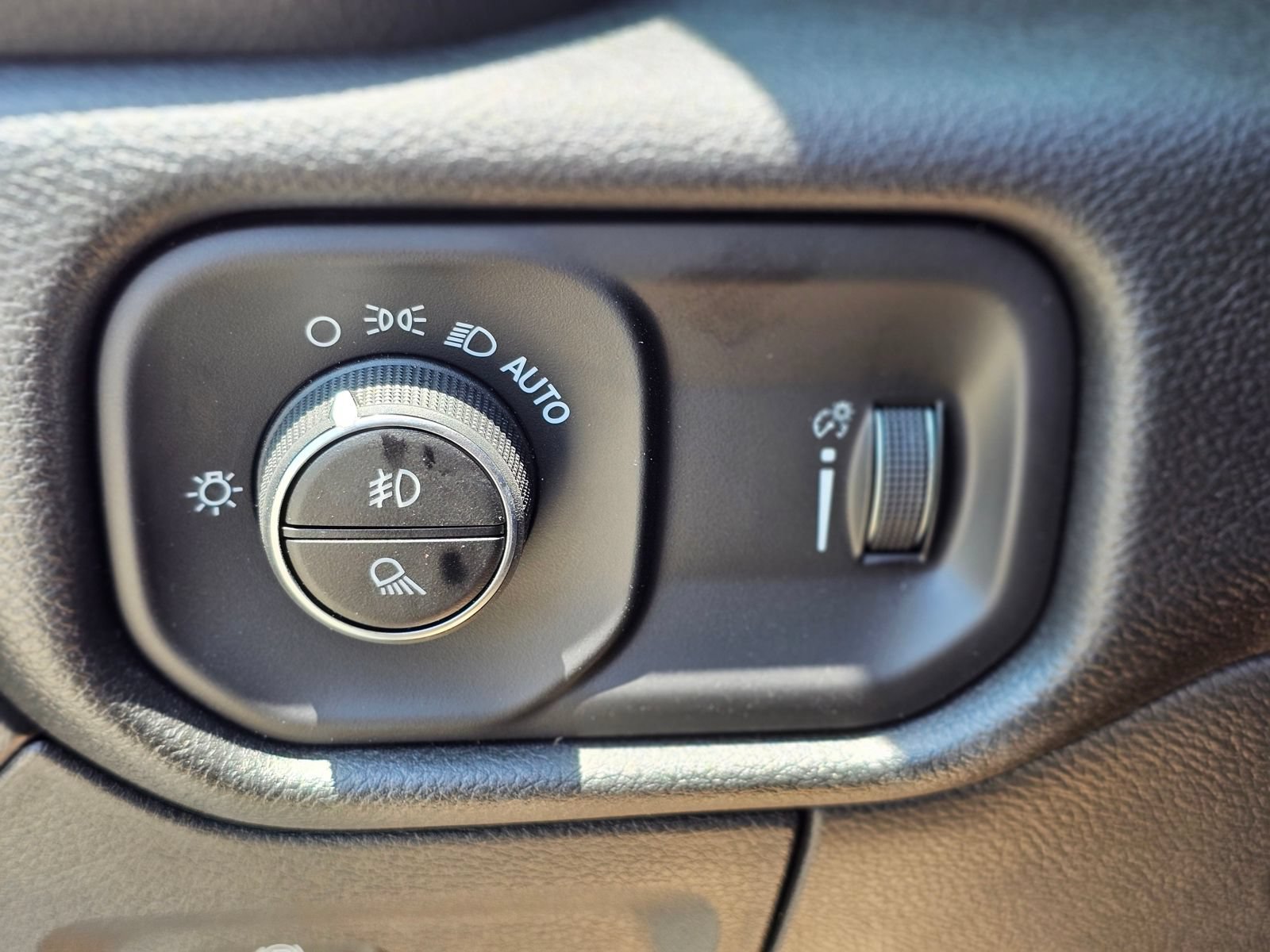 New 2026 RAM 1500 Express AWD/4WD image 16
