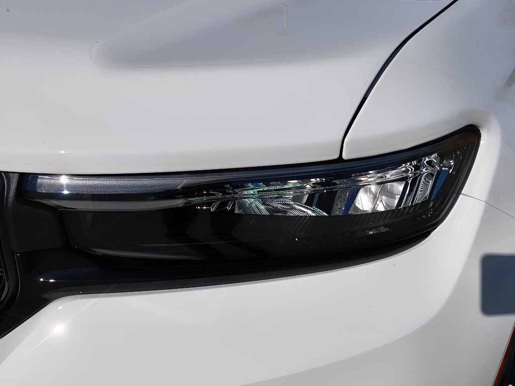 New 2025 Jeep Grand Cherokee Altitude image 12