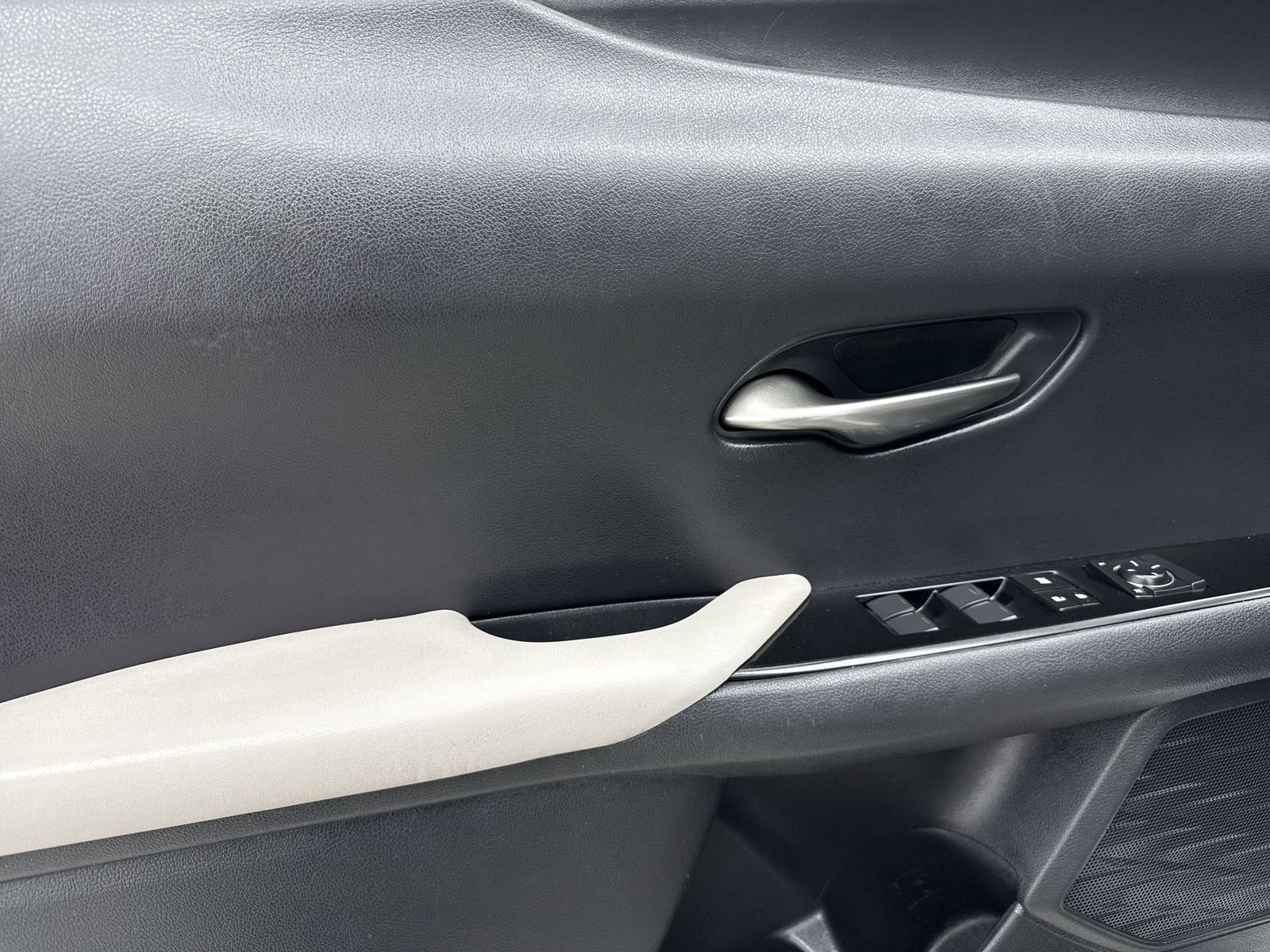 Used 2019 Lexus UX 200 w/ Premium Package image 28